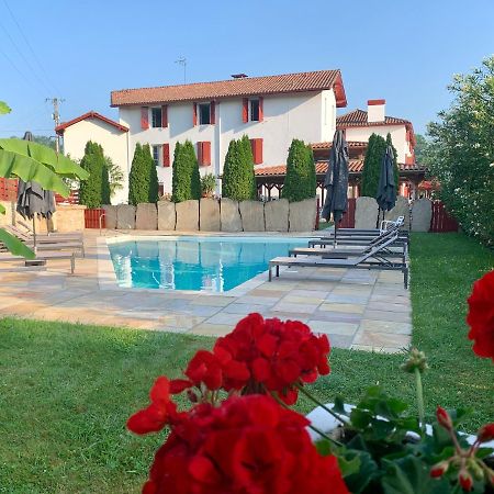 Hotel Restaurant Txistulari Itxassou Kültér fotó