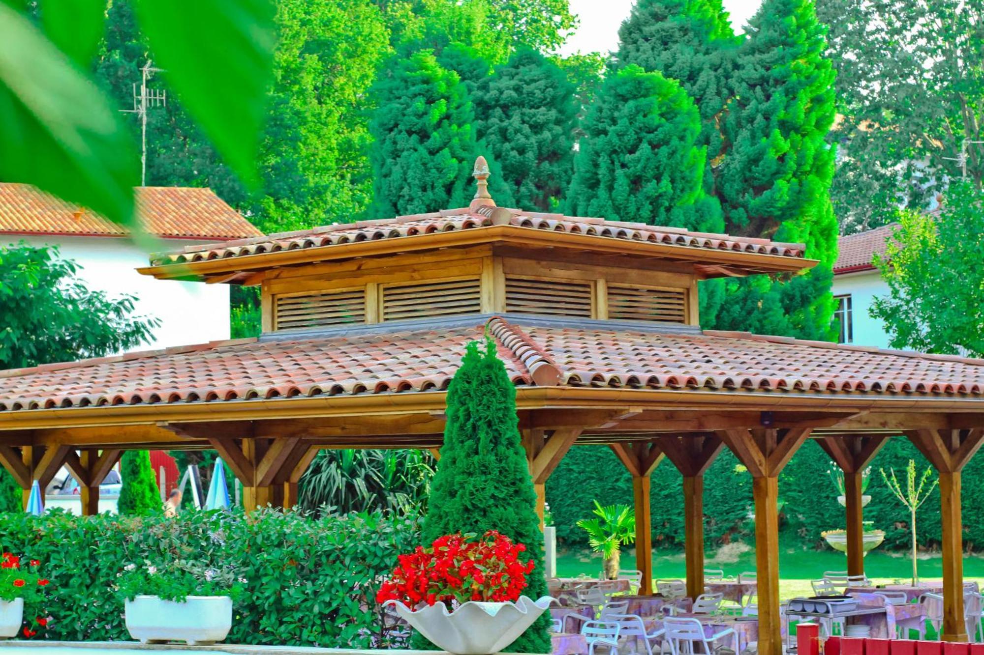 Hotel Restaurant Txistulari Itxassou Kültér fotó